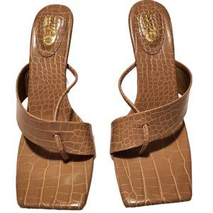 NWOT Ego Tan Textured Croc Print Thong Heel Sandals Size 9
